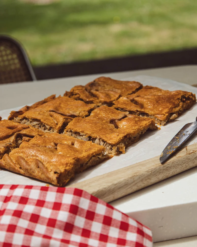 Empanada de jamón asado