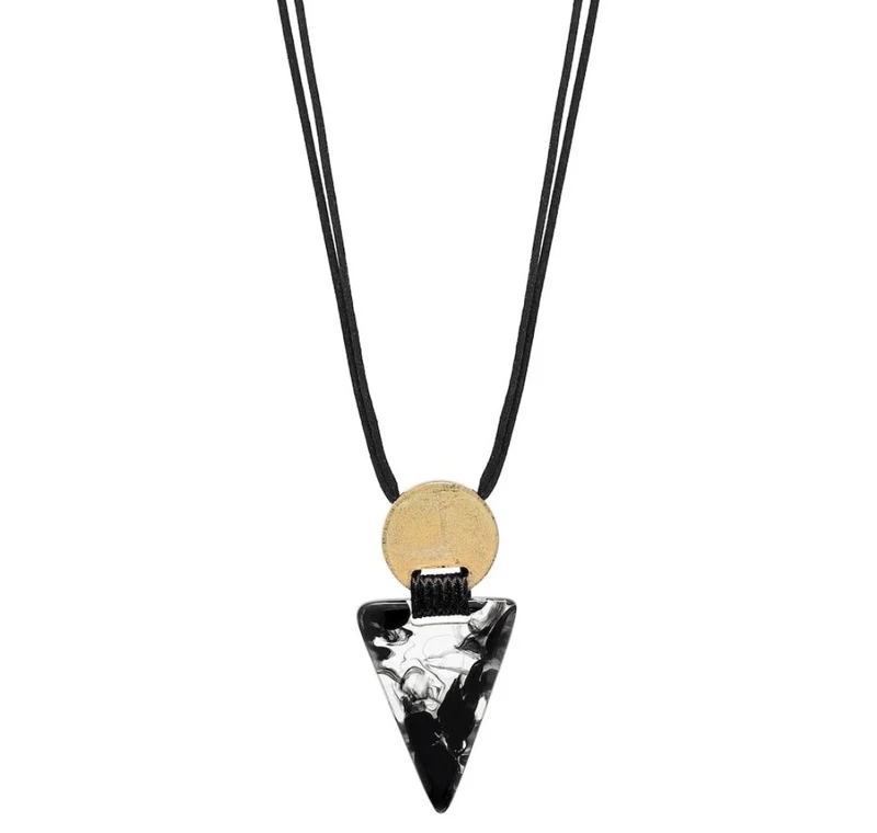 COLLAR TRIANGULARC RESINA Y PAN DE ORO NEGROS