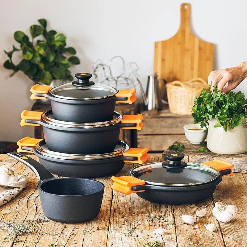 Batería de Cocina BRA Efficient 5 Piezas + Cuchillo Efficient de Regalo