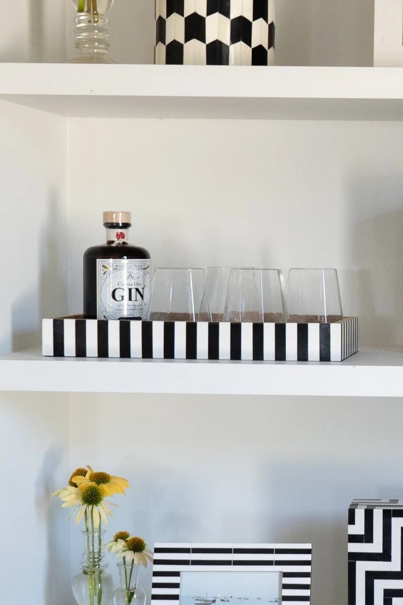Bandeja De Resina Y Madera Con Diseño De Rayas Blancas Y Negras
