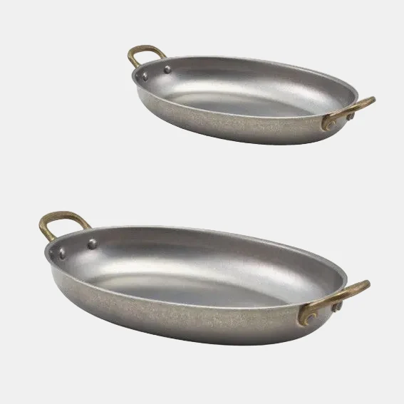 Cazuela oval de acero inox mate con asa de latón vintage. Varias medidas - 6 Uds.