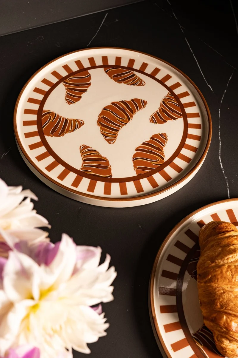 Plato De Gres Con Diseño De Croissant