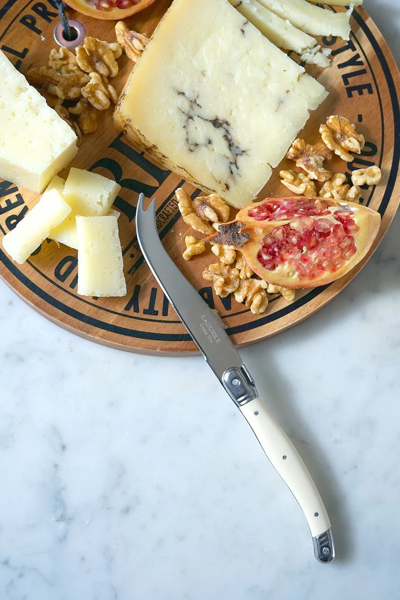 Cuchillo De Queso Blanco Cristina Oria En Caja De Madera