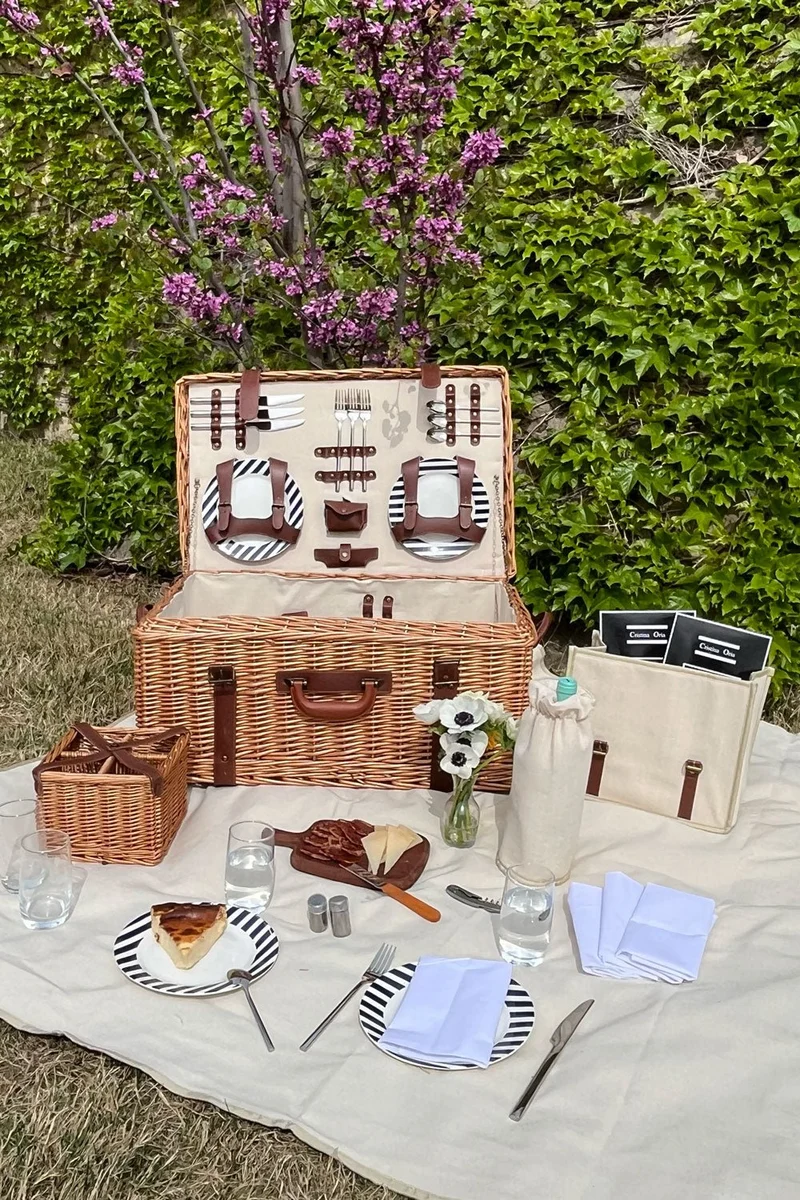 Cesta De Picnic "La Joya De La Corona" Para Cuatro Personas
