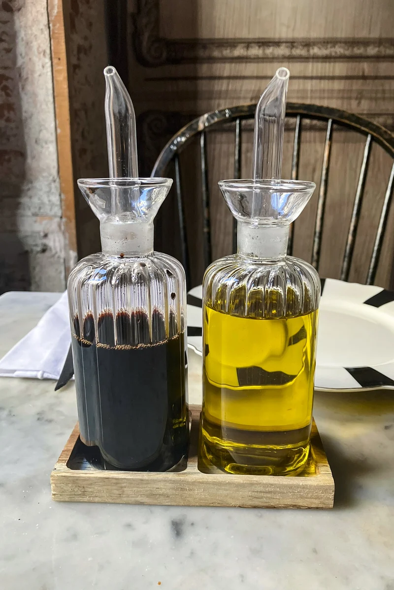 Aceitera Y Vinagrera Con Base De Madera