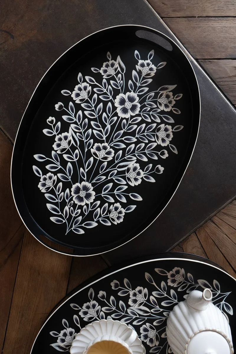Bandeja Oval Negra Con Flores Blancas Pintadas