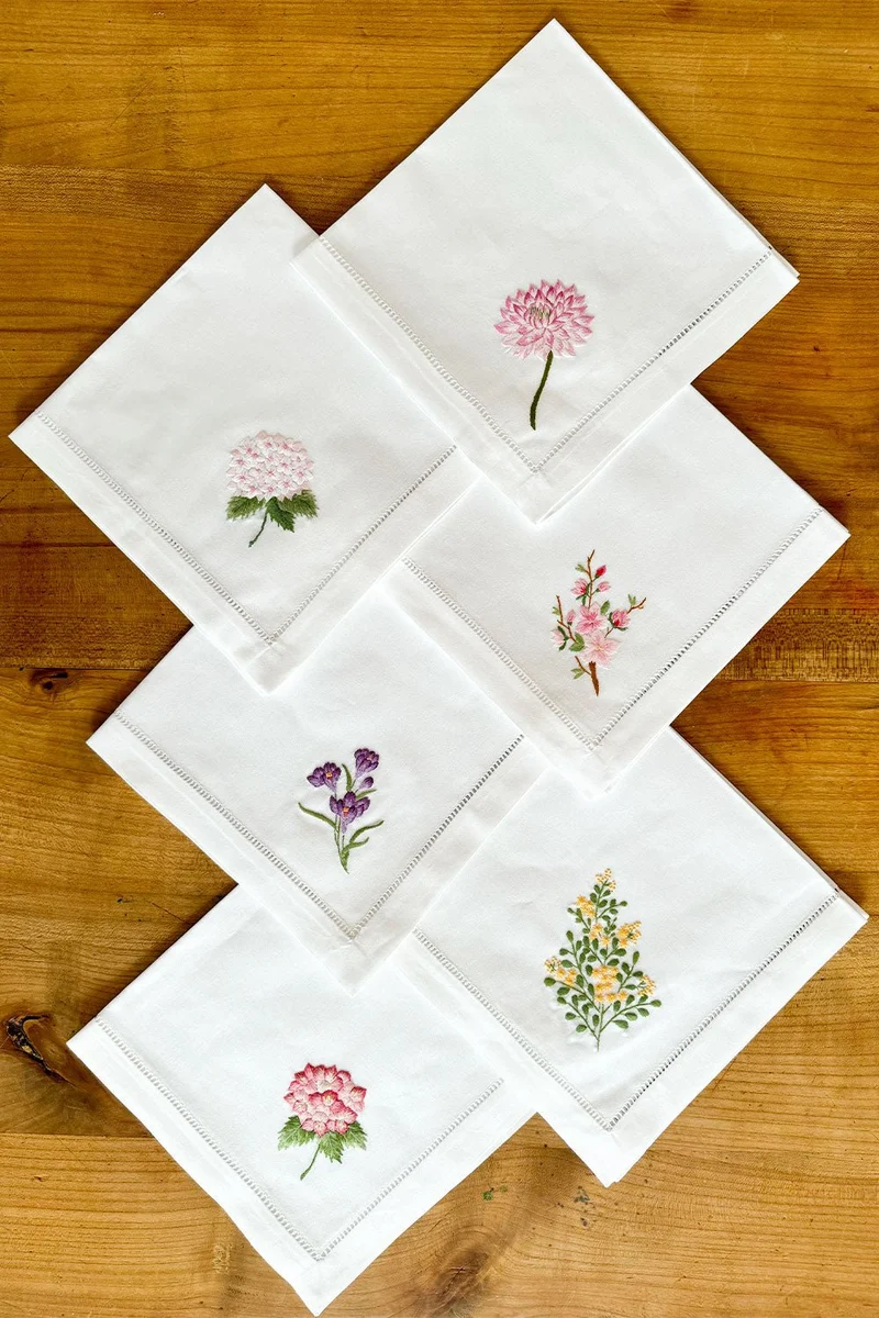 Set de 6 Servilletas Bordadas a Mano con Diseño de Flores