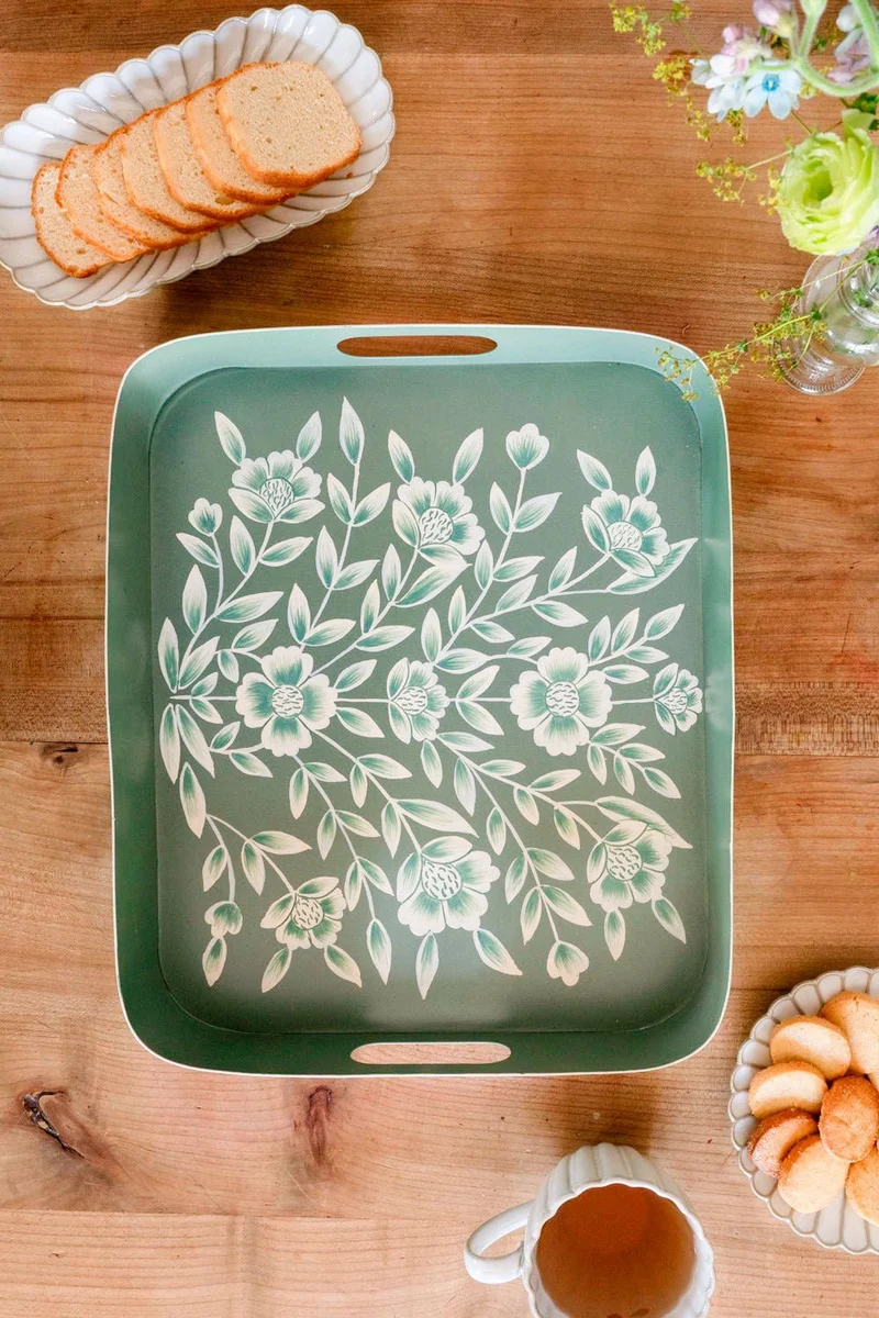 Bandeja Rectangular Verde Con Flores Blancas Pintadas