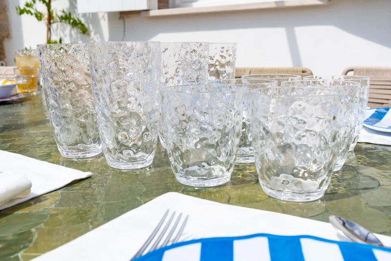 Set 12 Vasos Transparentes Acrílicos Con Diseño En Relieve