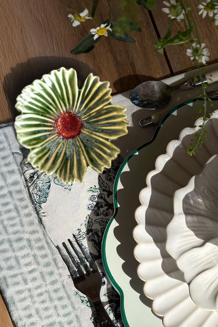 Plato Con Diseño De Flor Verde Pequeño
