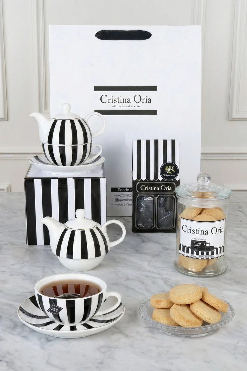 Tea For One & Té & Bretonas