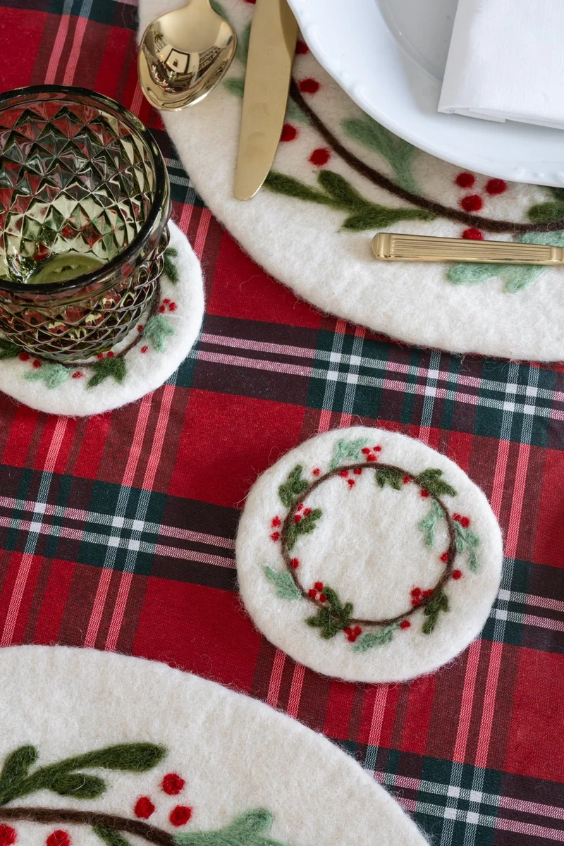 Posavasos De Fieltro Blanco Con Diseño De Corona Con Muérdago