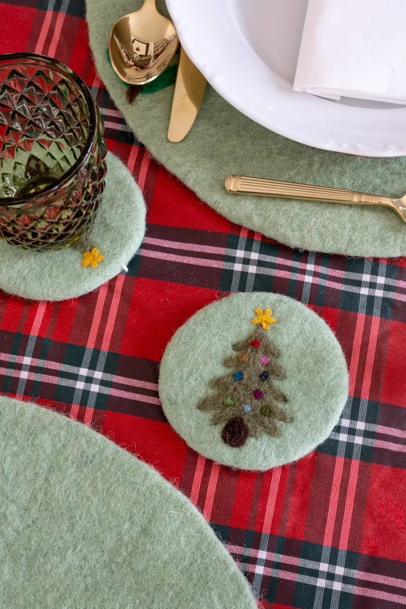 Posavasos De Fieltro Verde Con Diseño De Árbol De Navidad