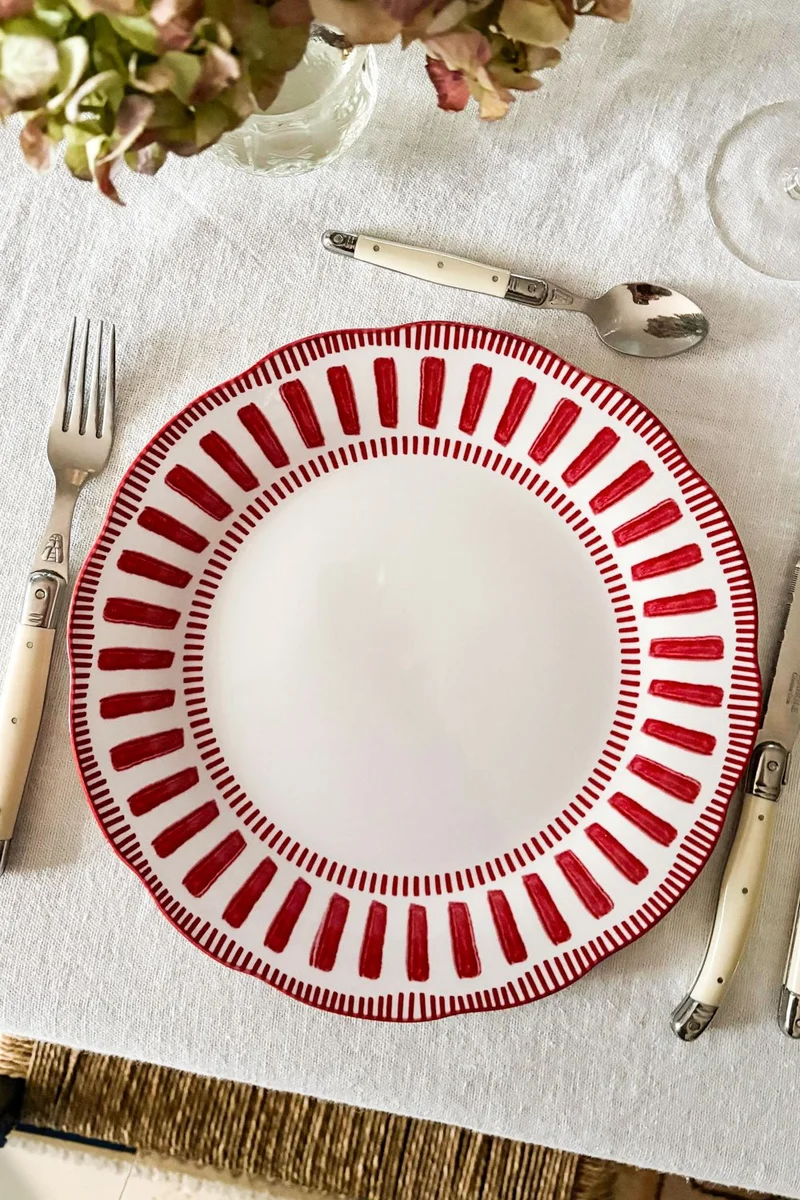 Plato Llano Con Diseño Rojo Y Blanco