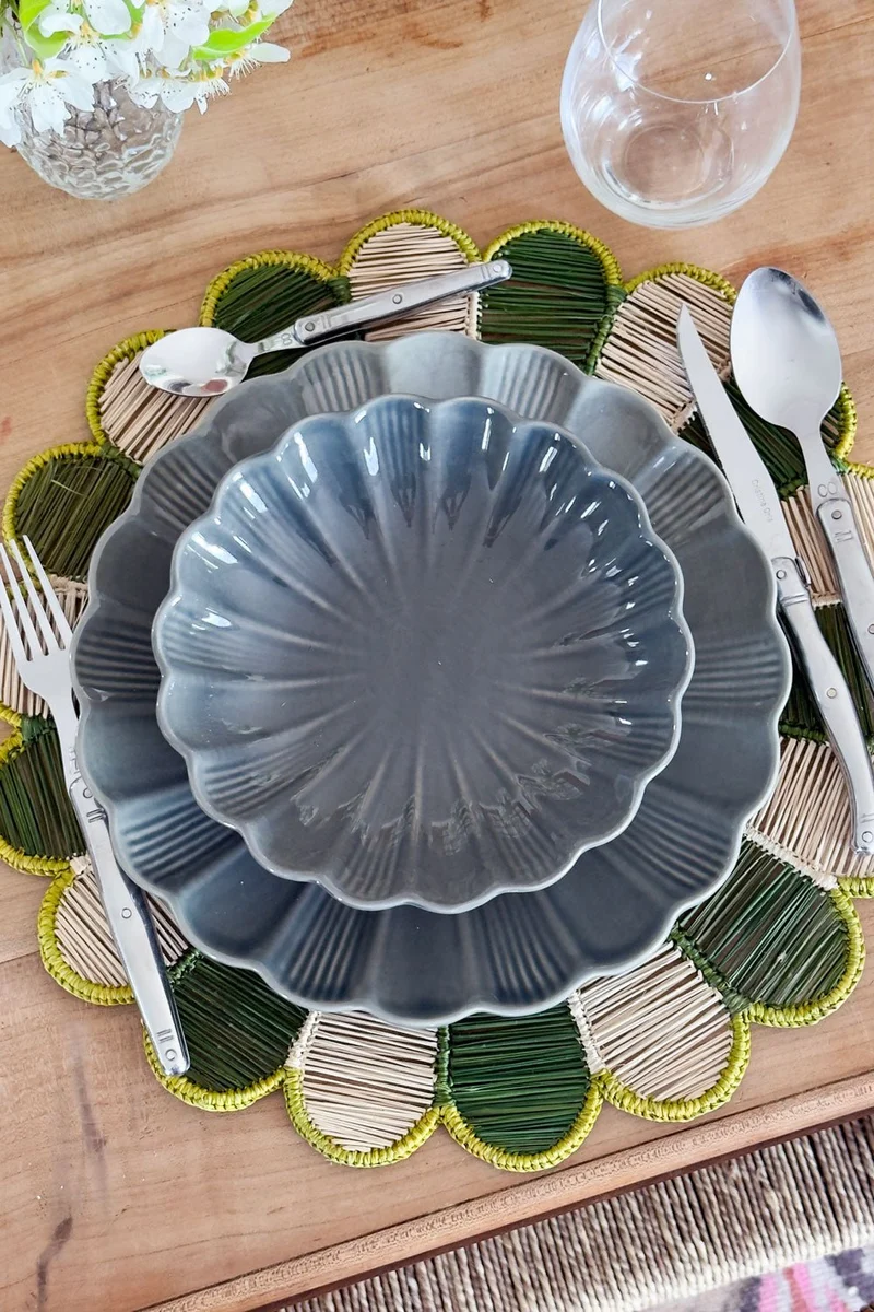 Plato Hondo De Cerámica Flor Gris