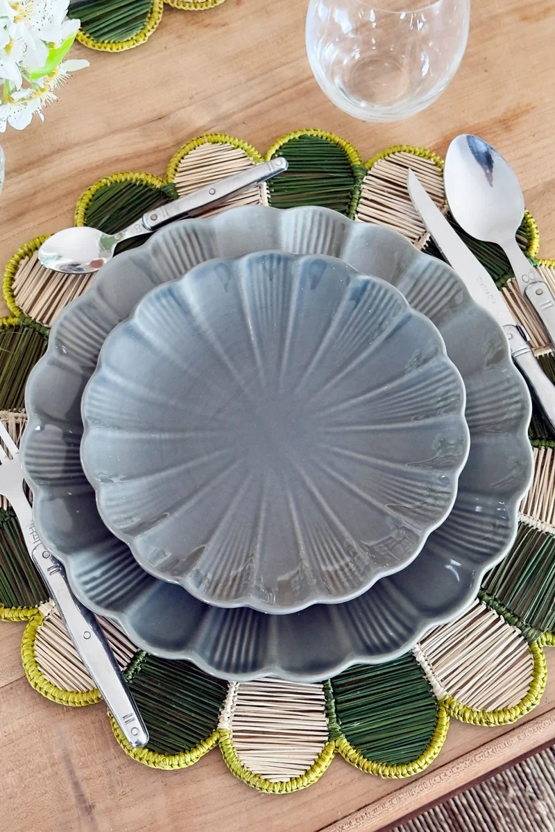 Plato De Postre De Cerámica Flor Gris
