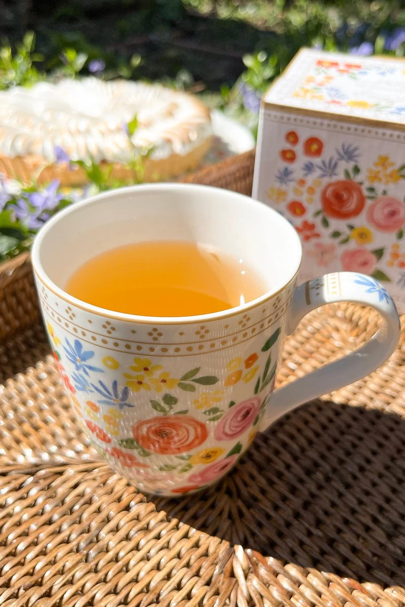 TAZA CON DISEÑO DOLCE VITA DE PORCELANA