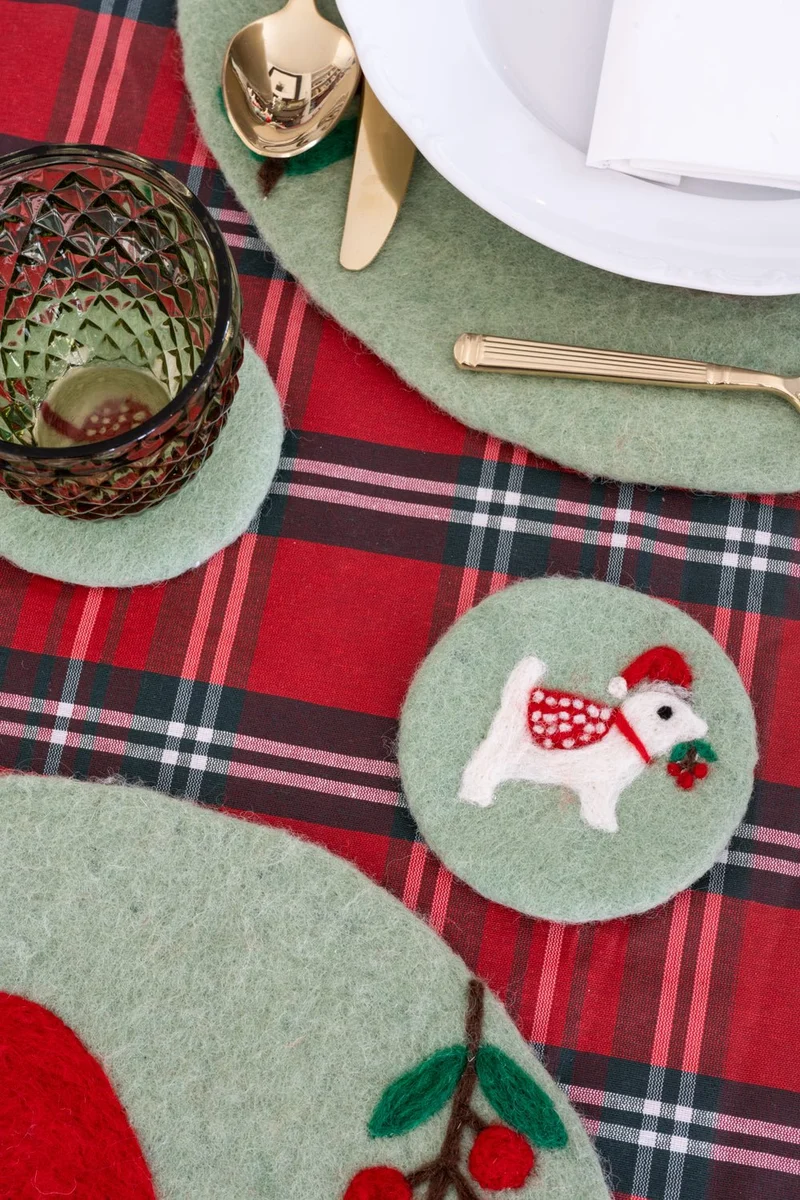 Posavasos De Fieltro Verde Con Diseño De Perro Navideño