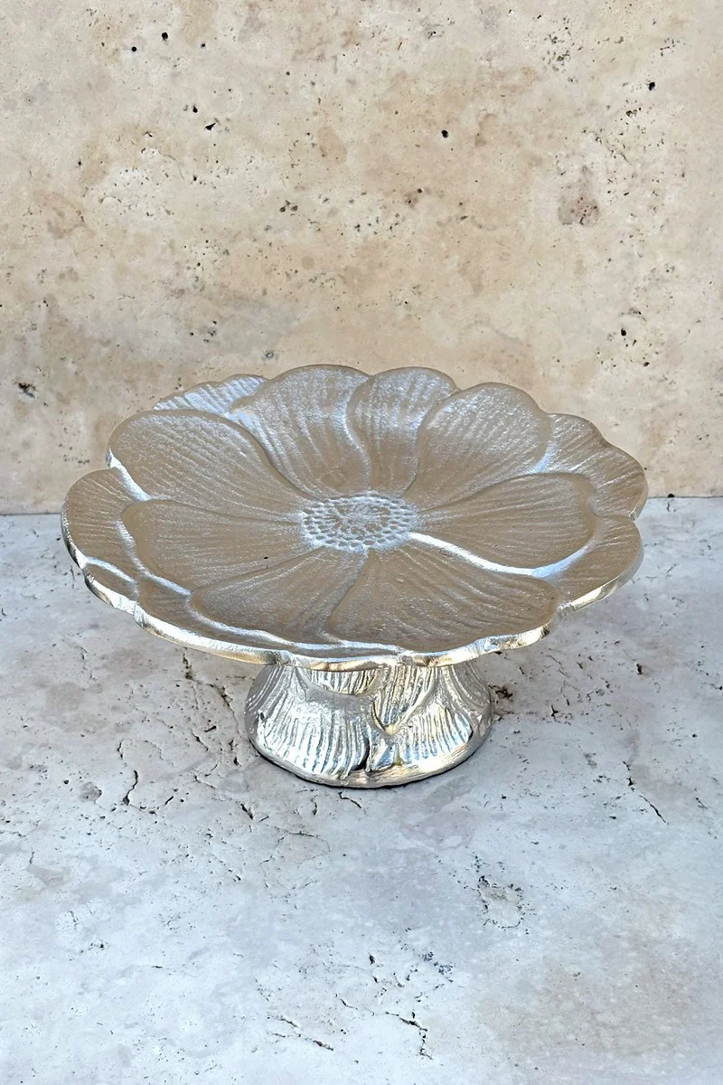 Base Con Diseño De Flor Plateada
