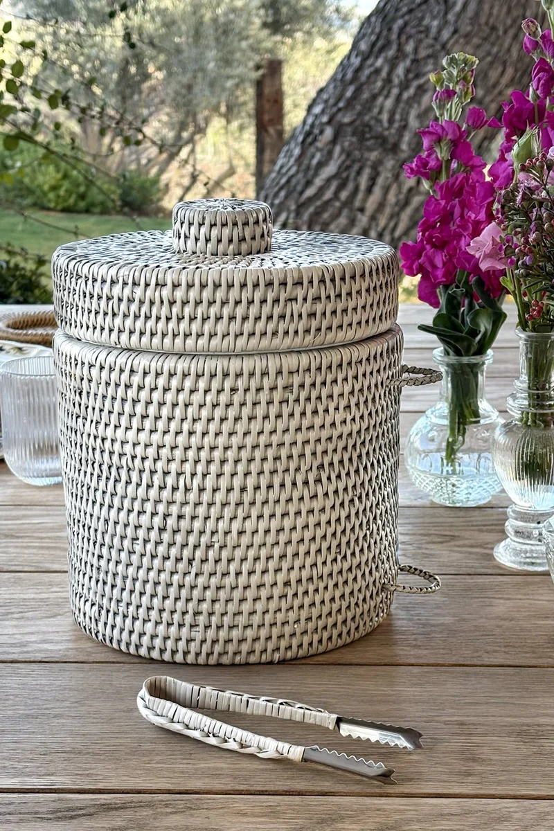 Cubitera De Ratán Con Tapa Y Pinza Blanca
