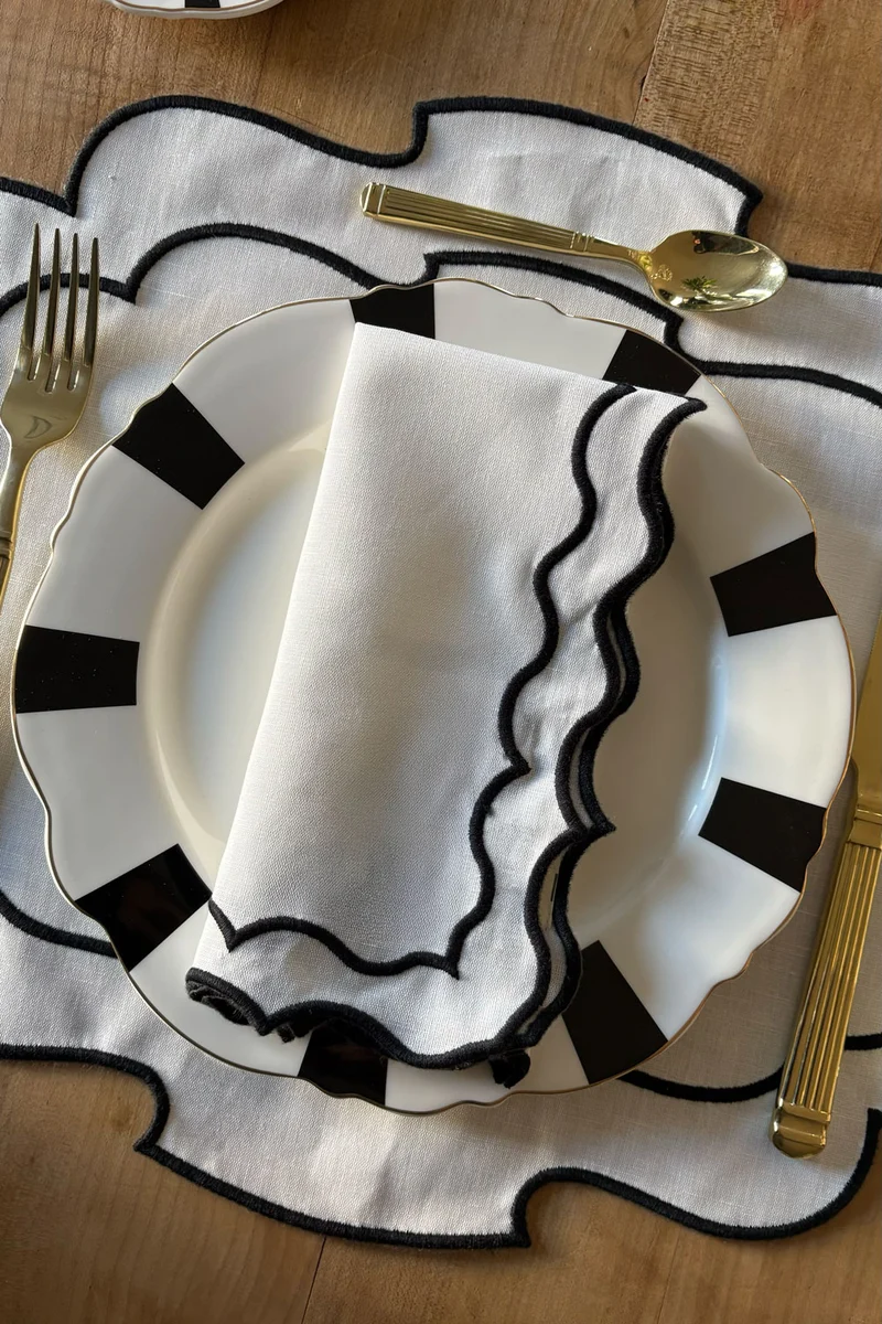 Servilleta Con Diseño De Blonda Blanca Y Negra