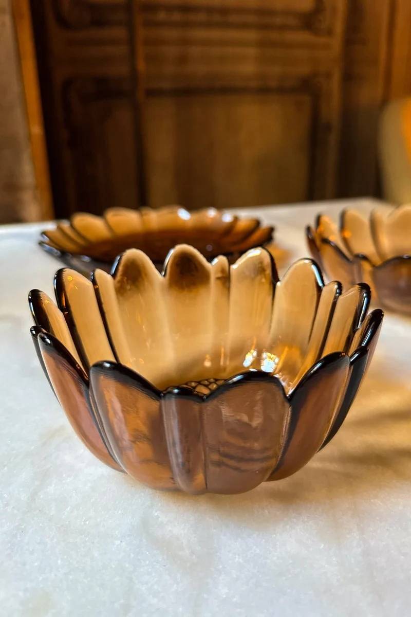 Cuenco De Cristal Con Diseño De Flor Irregular Ámbar