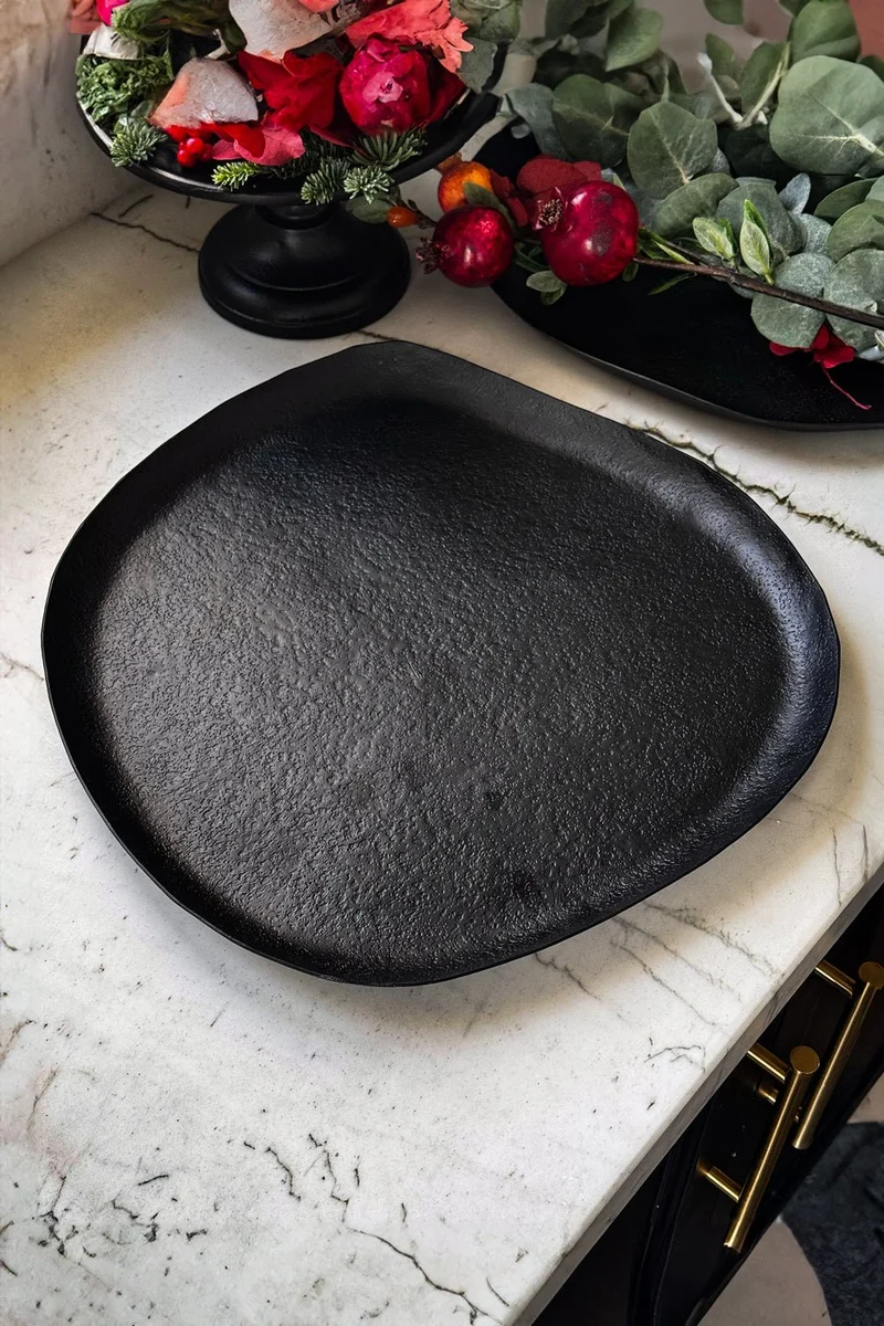 Bandeja Negra De Aluminio Con Diseño Irregular Mediana